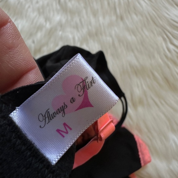 Sexy Black and Pink Lace Chemise - Picture 5 of 8